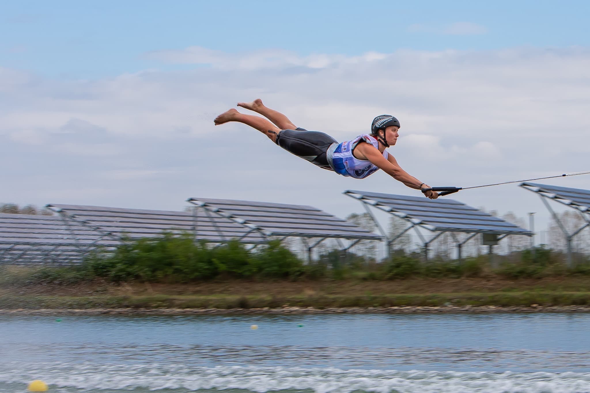 Barefoot skiing